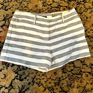 NWT Ann Taylor Signature Shorts - Size 8 Petite - 4 1/2 inseam